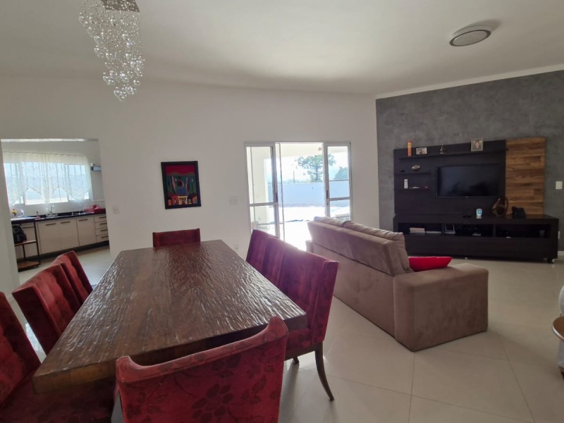 LINDA CASA CONDOMINIO FECHADO